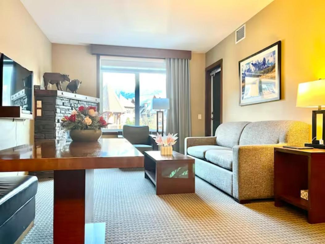 Falcon Crest Lodge 1 Bedroom Condo With Gym & Hot-Tubs & Mountain View Canmore Exterior foto