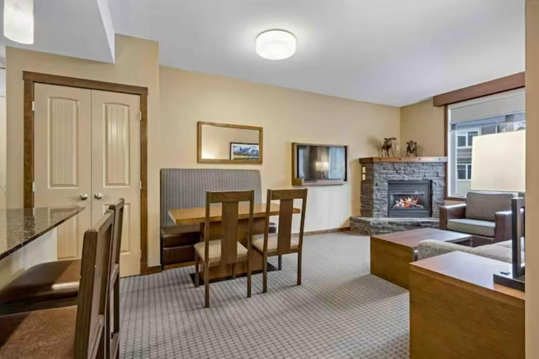 Falcon Crest Lodge 1 Bedroom Condo With Gym & Hot-Tubs & Mountain View Canmore Exterior foto
