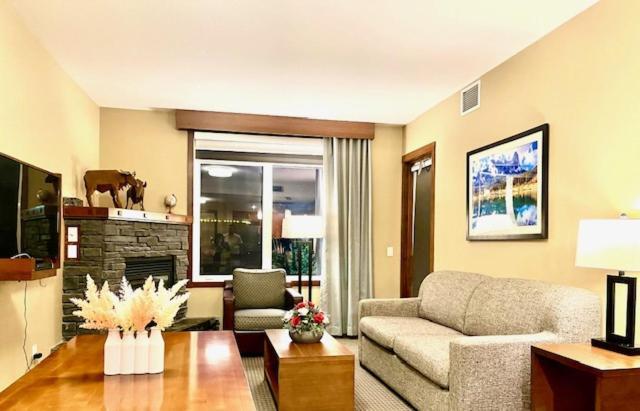 Falcon Crest Lodge 1 Bedroom Condo With Gym & Hot-Tubs & Mountain View Canmore Exterior foto