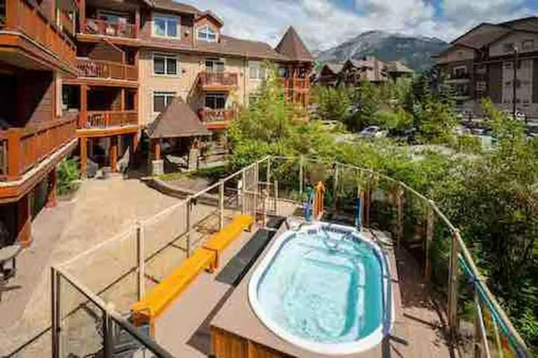 Falcon Crest Lodge 1 Bedroom Condo With Gym & Hot-Tubs & Mountain View Canmore Exterior foto