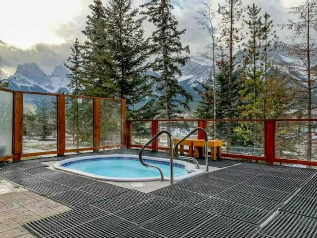 Falcon Crest Lodge 1 Bedroom Condo With Gym & Hot-Tubs & Mountain View Canmore Exterior foto