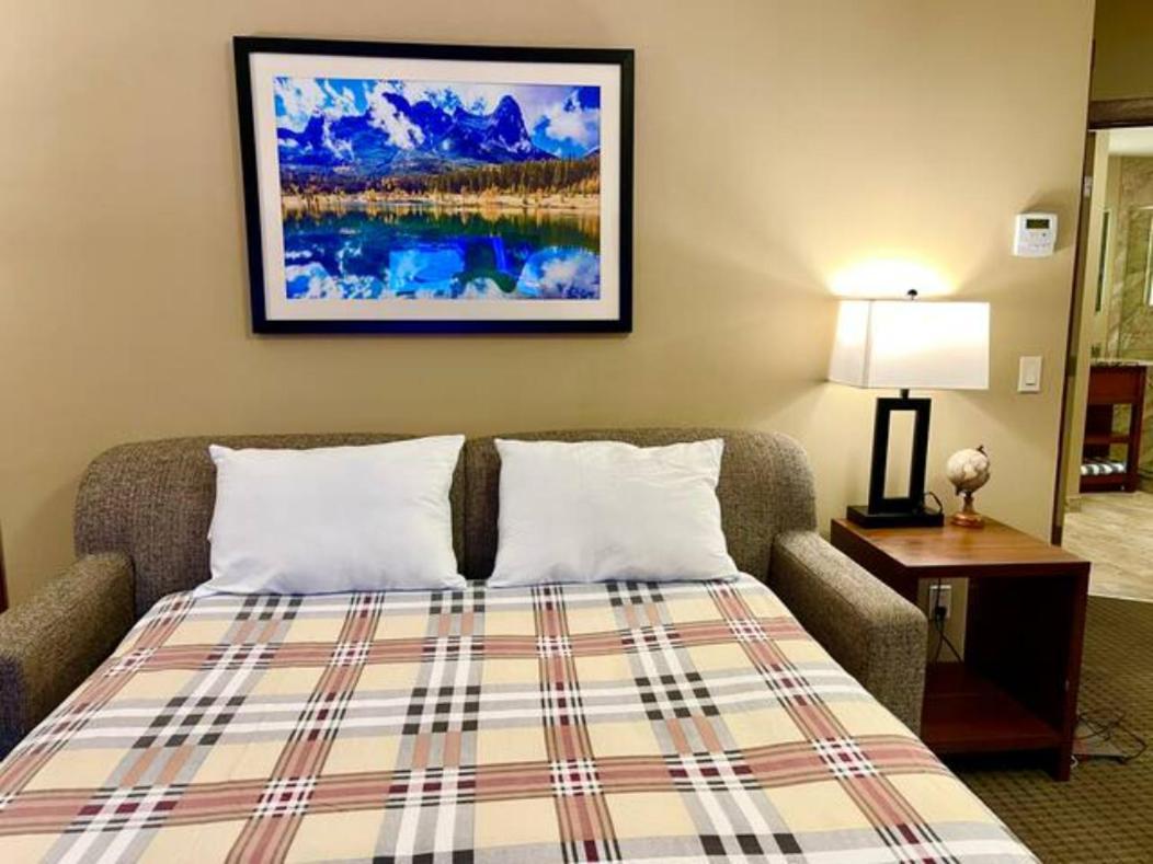 Falcon Crest Lodge 1 Bedroom Condo With Gym & Hot-Tubs & Mountain View Canmore Exterior foto