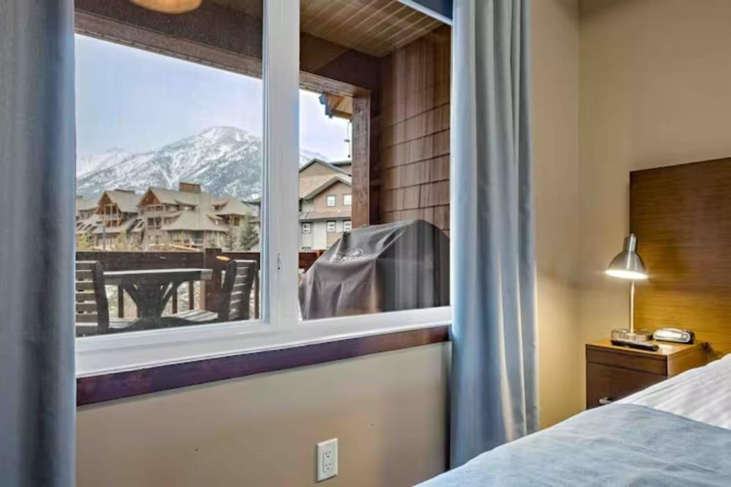 Falcon Crest Lodge 1 Bedroom Condo With Gym & Hot-Tubs & Mountain View Canmore Exterior foto