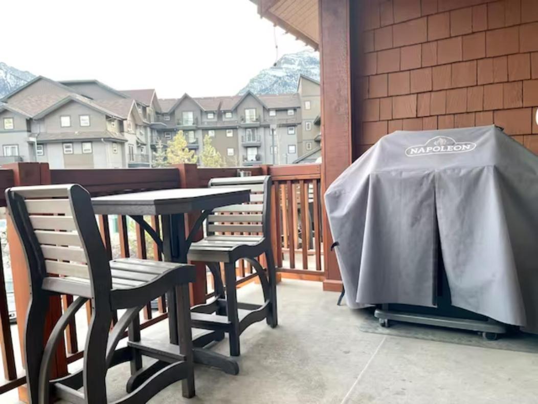 Falcon Crest Lodge 1 Bedroom Condo With Gym & Hot-Tubs & Mountain View Canmore Exterior foto