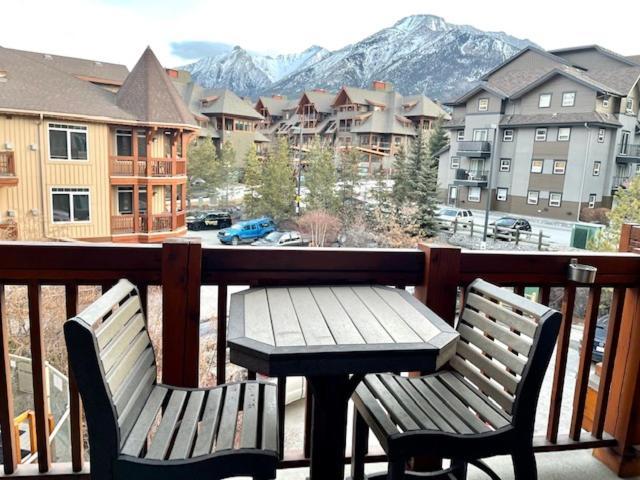 Falcon Crest Lodge 1 Bedroom Condo With Gym & Hot-Tubs & Mountain View Canmore Exterior foto